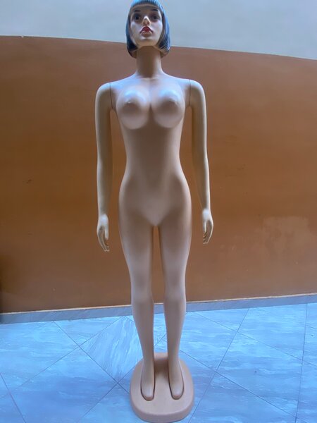 Mannequin féminin réaliste