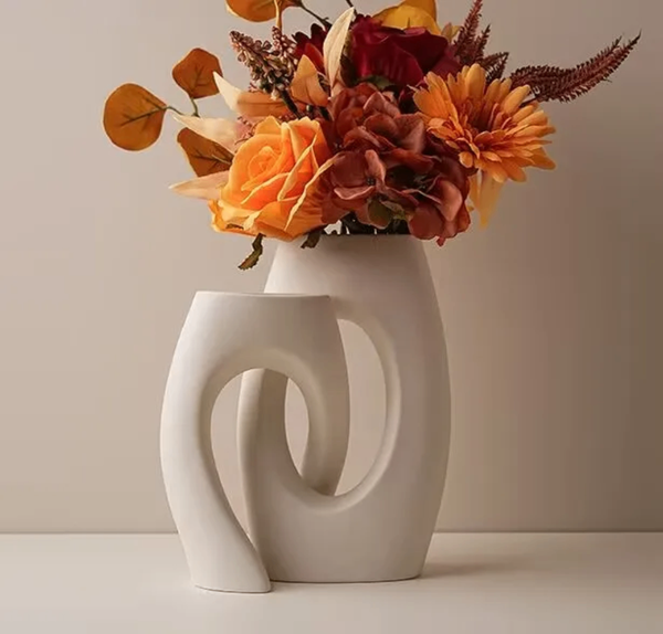 Vase Sculptural Abstrait Élégant