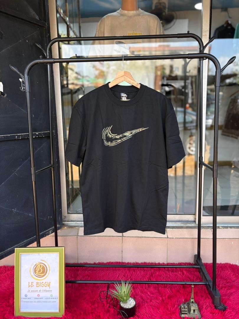 T-shirt noir imprimé tendance