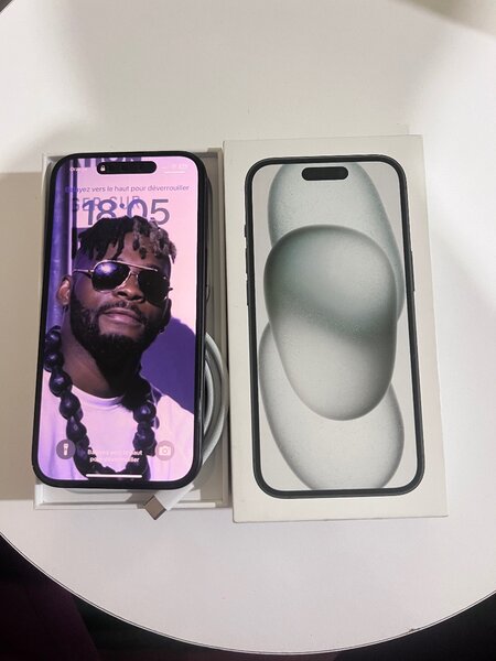 IPHONE 15 SIMPLE