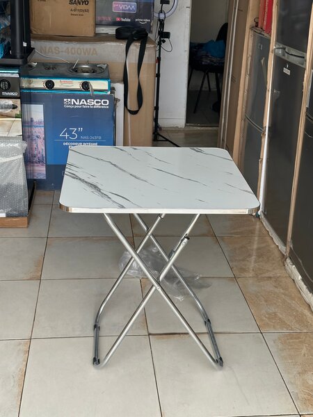 Table pliante en marbre élégant