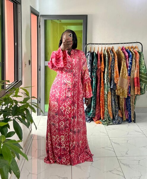 Robes élégantes en tissu imprimé