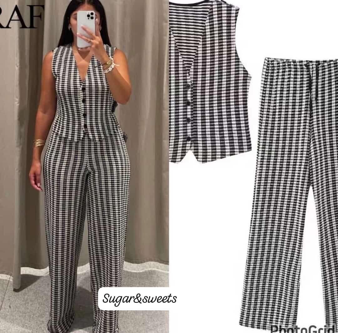 Combi-pantalon à carreaux élégante