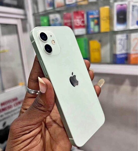 iPhone 12 simple en promotion