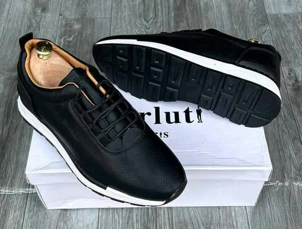 Chaussures en cuir noir pour homme