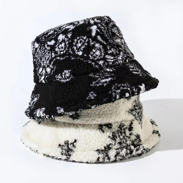 Chapeau seau en peluche