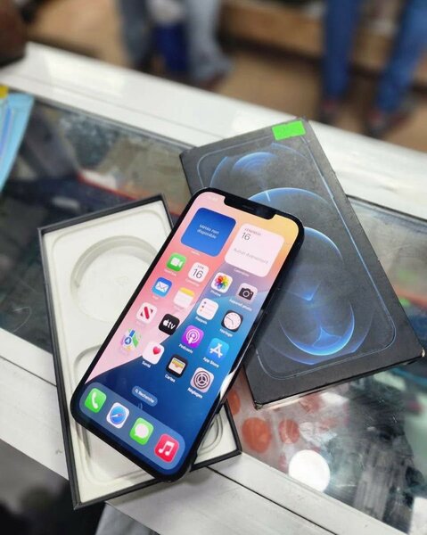iPhone 13 simple