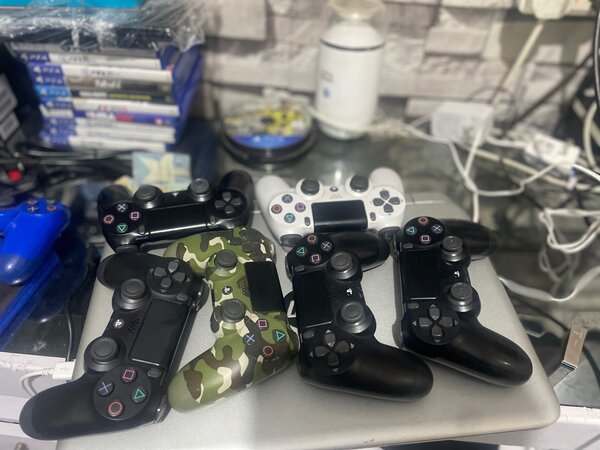 PS4 Homeused Original controllers