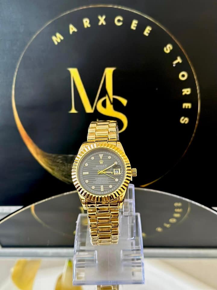 Women's wristwatch with metal bracelet