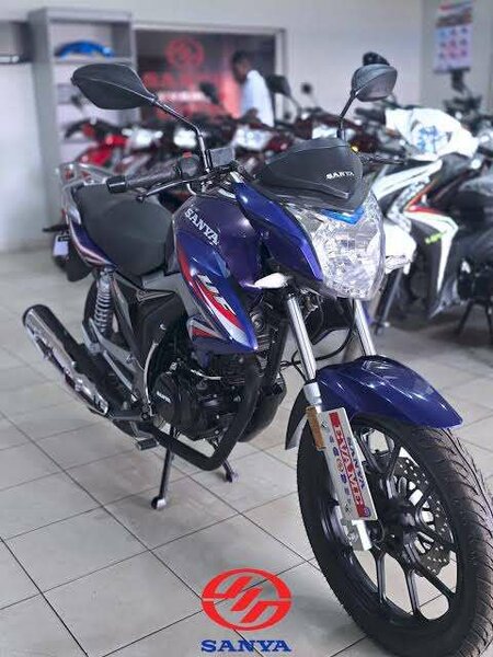 Moto Sanya puissante