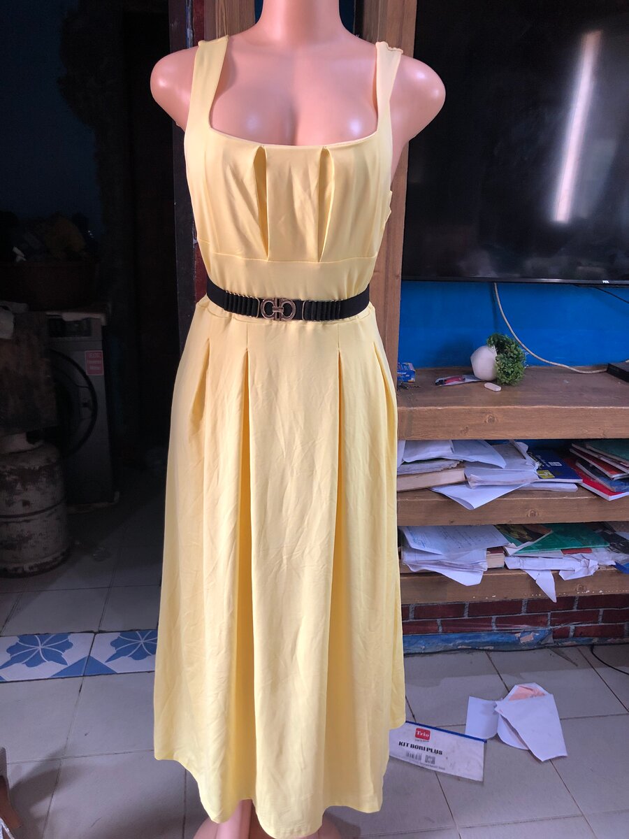 Robe jaune élégante