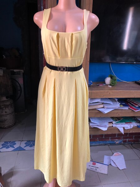 Robe jaune élégante