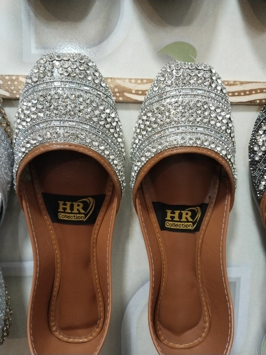 Crystal khussa