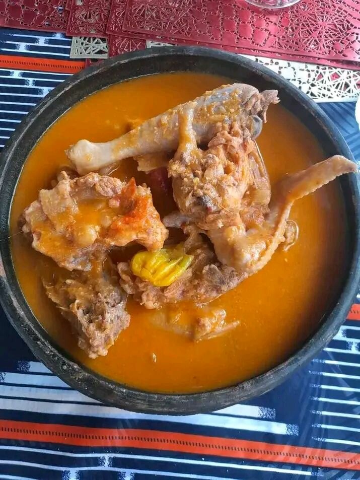 Poulet épicé avec salade