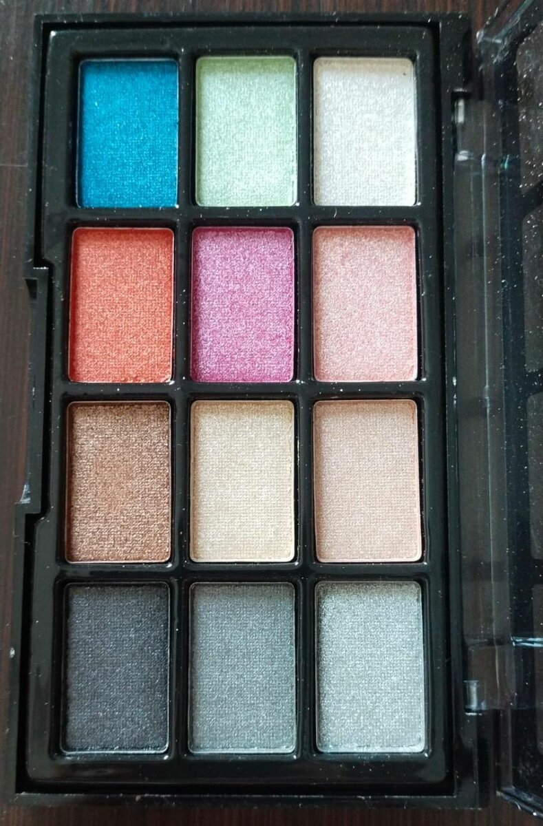 Random Velvet Colours Eye Pallete