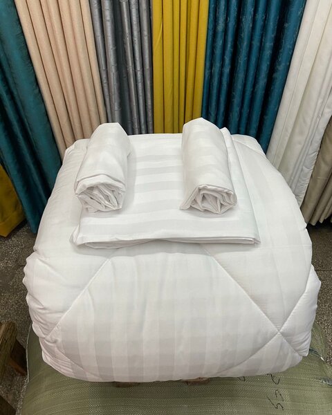 Kingsize duvet  Comes with 2 pillowcases and 1 Kingsize bedsheet 