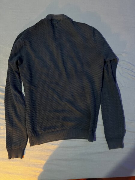 Pull texturé bleu foncé