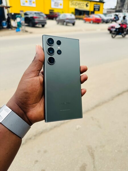 Samsung galaxy s23 ultra une puce et esim