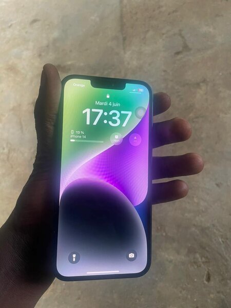 iPhone 14 Noir Élégant