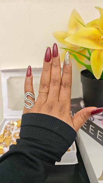 Bague "S" élégante argentée