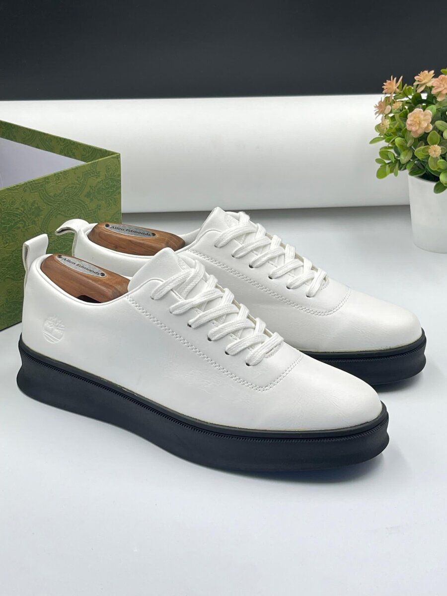 TIMBERLAND WHITE AND BLACK