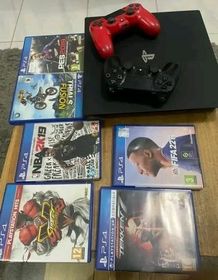 Console PS4 avec Jeux