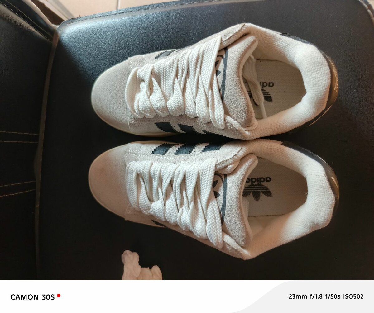 Baskets Adidas blanches classiques