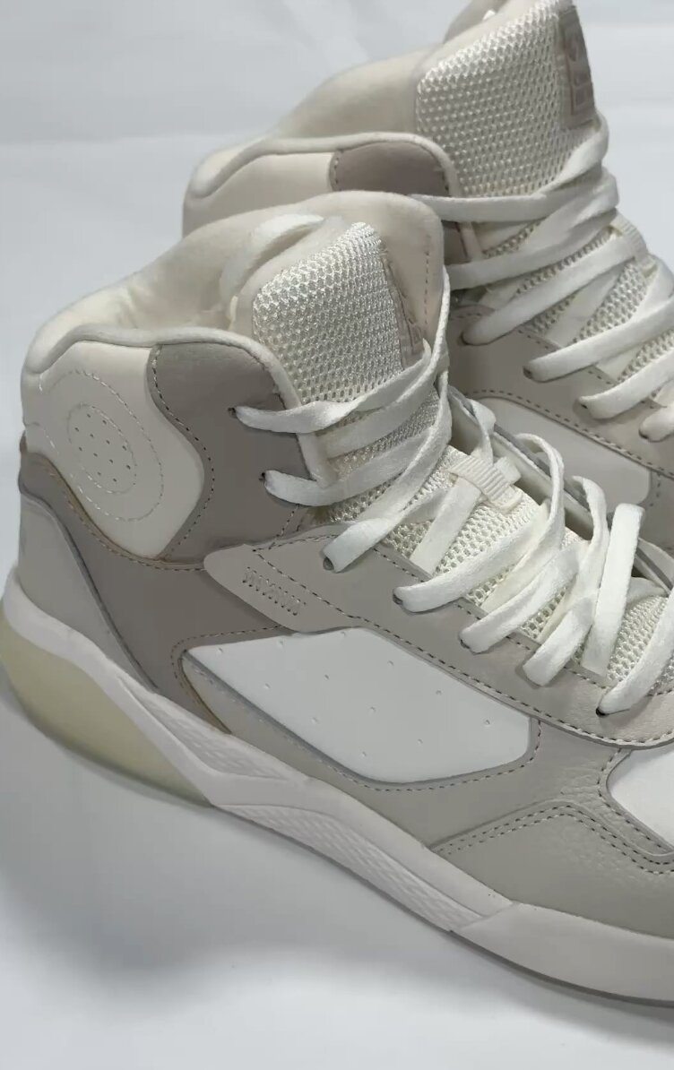 Эти стильные кроссовки – идеальное сочетание комфорта и модного дизайна.