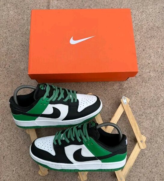 Nike Dunk Low Vert et Noir
