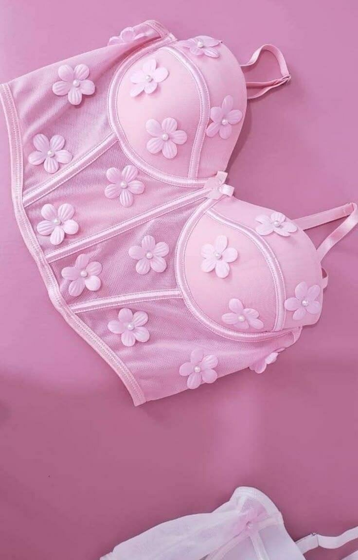 Top en dentelle florale chic