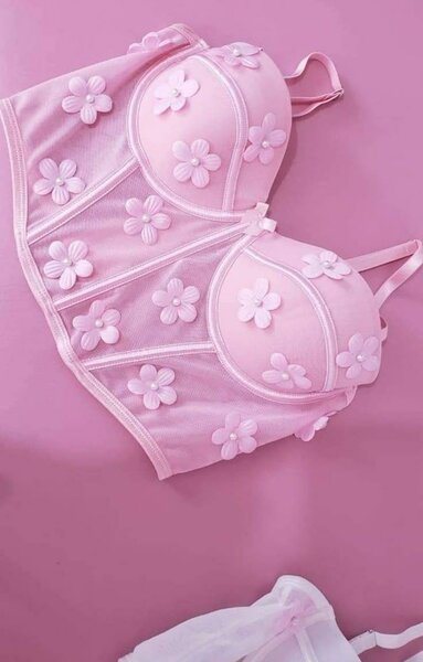 Top en dentelle florale chic