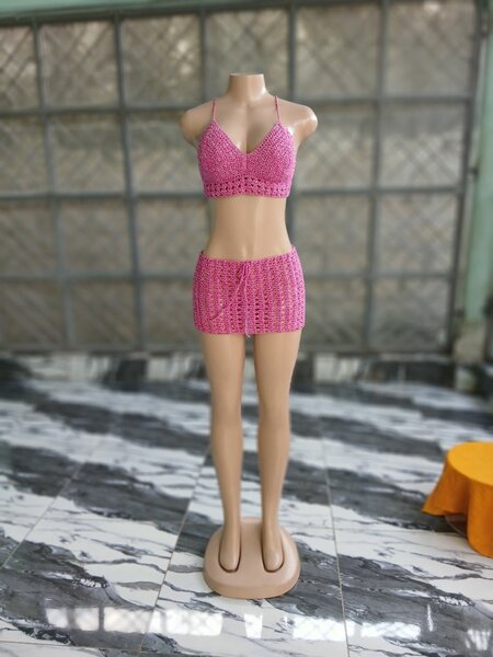 Mini jupe et haut crochets