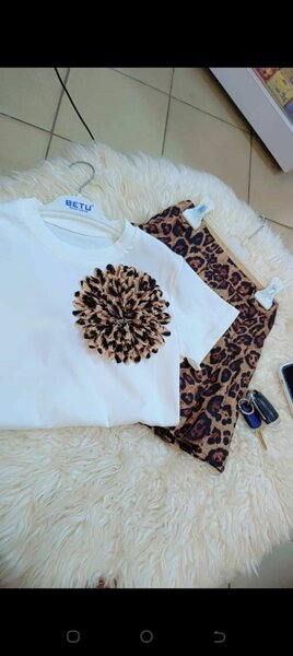 Ensemble t-shirt et jupe