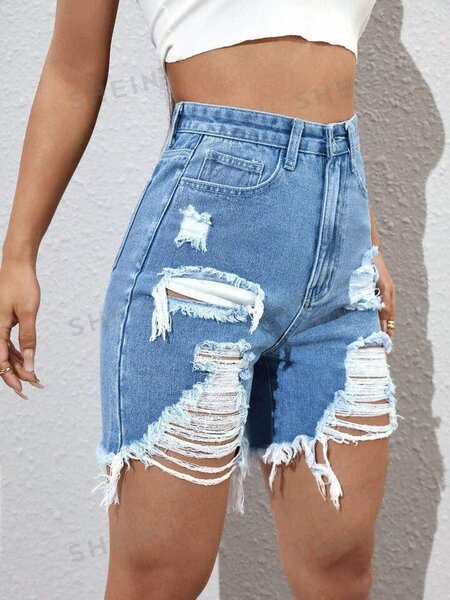 Bermuda en jean déchirée tendance