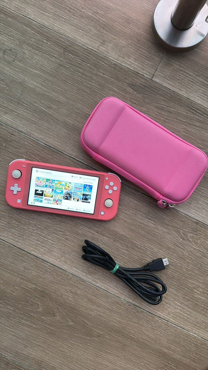 Nintendo Switch Lite craquée + 15 jeux + Pochette en promo