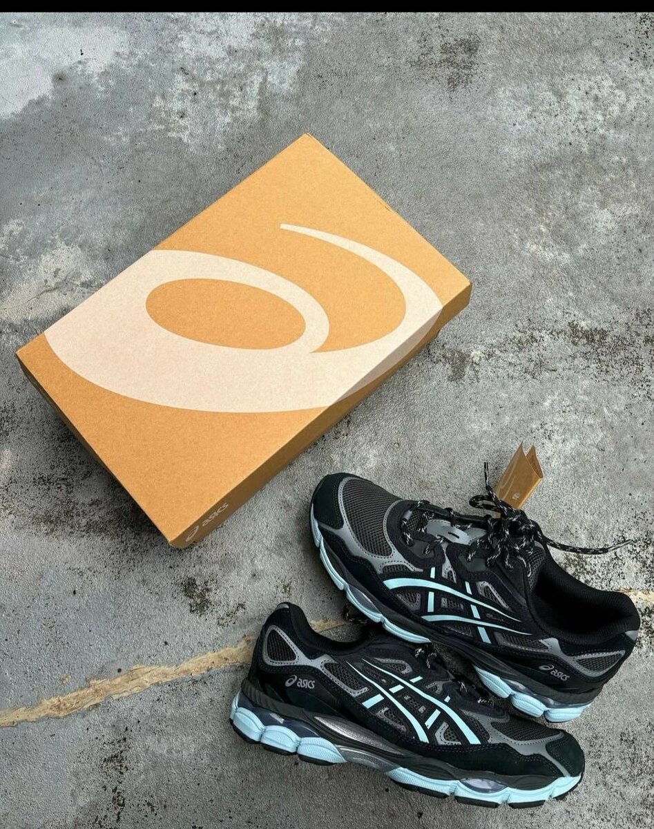 Chaussures de course ASICS noires