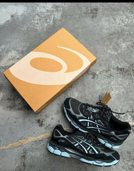 Chaussures de course ASICS noires