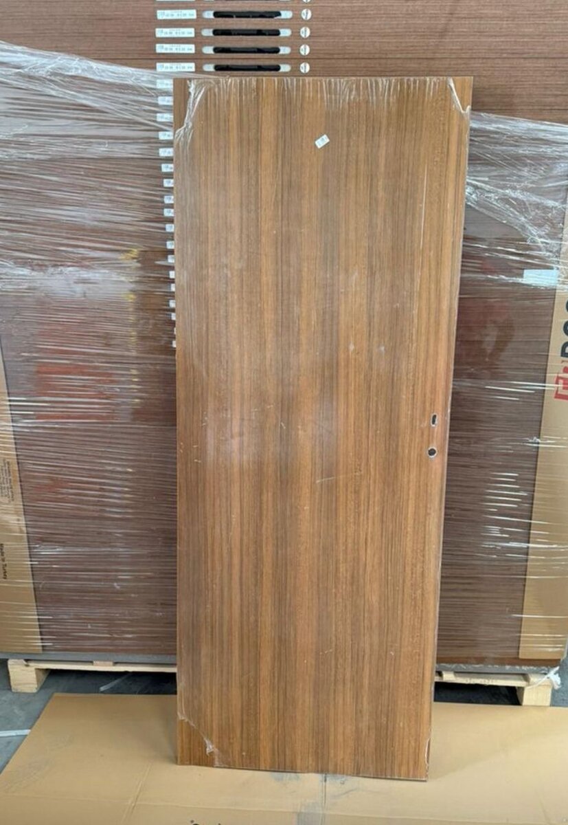 Porte intérieure en bois moderne