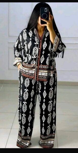 Pyjama élégant à motifs ethniques