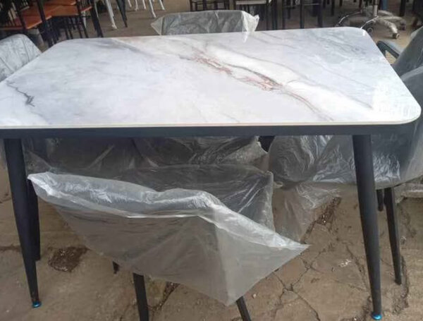 Table à manger en marbre