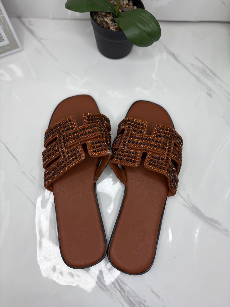 Sandales plates en cuir élégantes