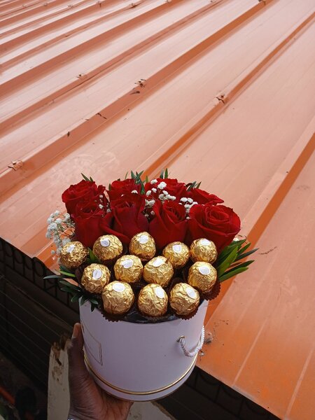 Bouquet de roses et chocolats