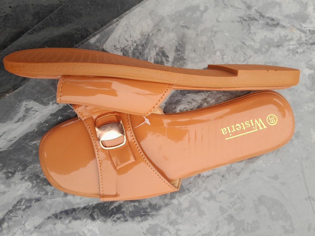 Sandales plates Wisteria en cuir marron