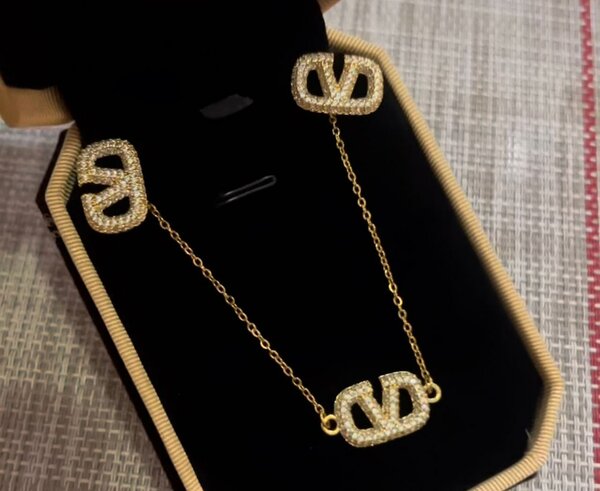 Valentino's  Ladies set of necklaces