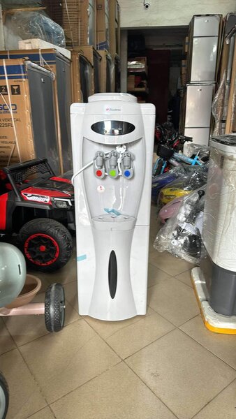 Distributeur d'eau réfrigéré