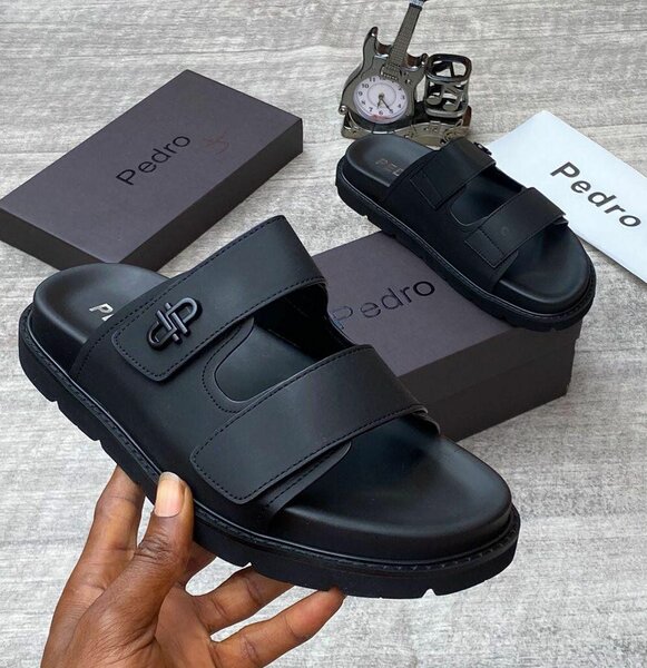 Sandales en cuir noir élégantes