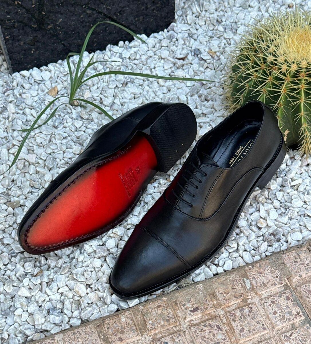 Chaussures habillées en cuir noir