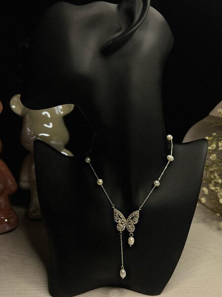 Золотой кулон с бабочкой