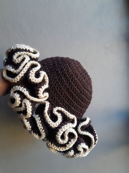 Chapeau en crochet coloré