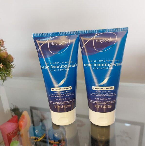 Daylogic acne foaming wash